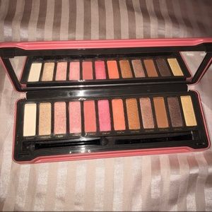 BYS PEACH EYESHADOW PALETTE